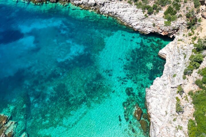 סיור סירות מהירות לחופים סודיים