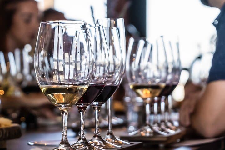 הליכת היין של נהר בויס: טעם והסתובב ביקבים עירוניים