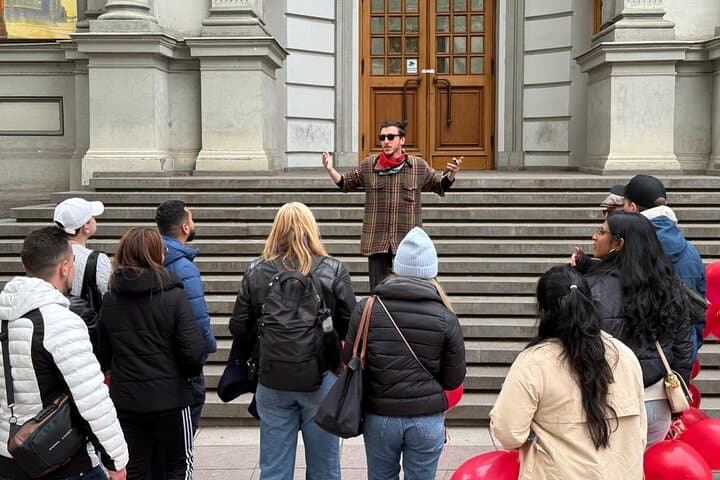 טביליסי: סיור ערב עם טיולים ודיבורים עם יין ושייט בסירה