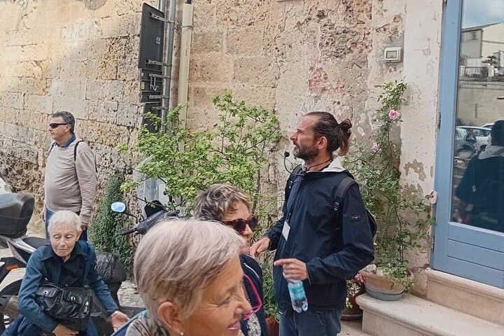 סיור מודרך בסאסי די מטרא עם ג'וליו