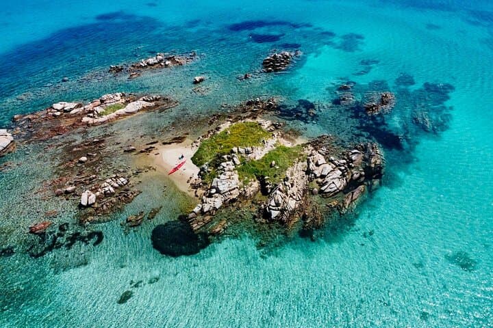 סיור קיאקים לאי מגדלנה עם שנורקלינג ו aperitif טיפוסי