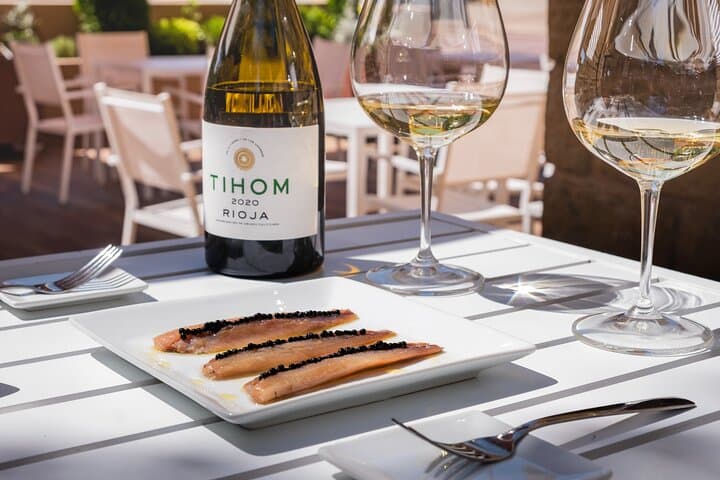 Visit to the winery with a tasting of 3 wines and appetizers