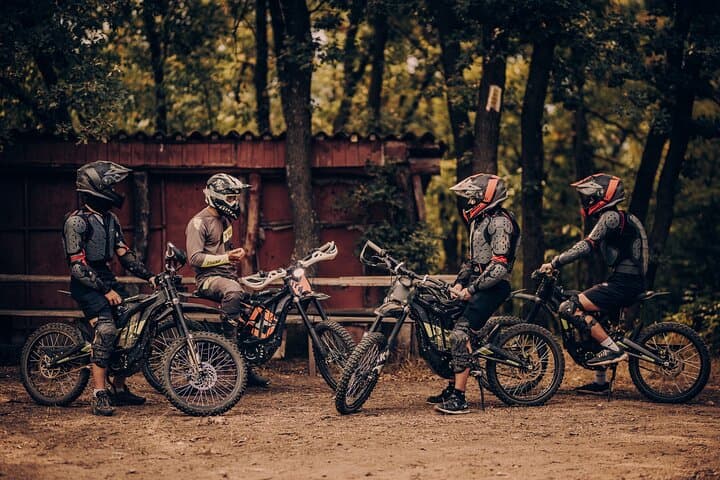 סיור אופנועים חשמליים בהרי הרודופיים לנוף קניון יפה