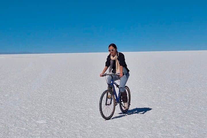 Salar de Uyuni Tour 1 day with Sunset