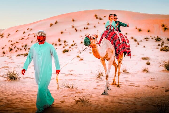 Abu Dhabi: Morning Dune Drive, Camel Ride & Sandboarding