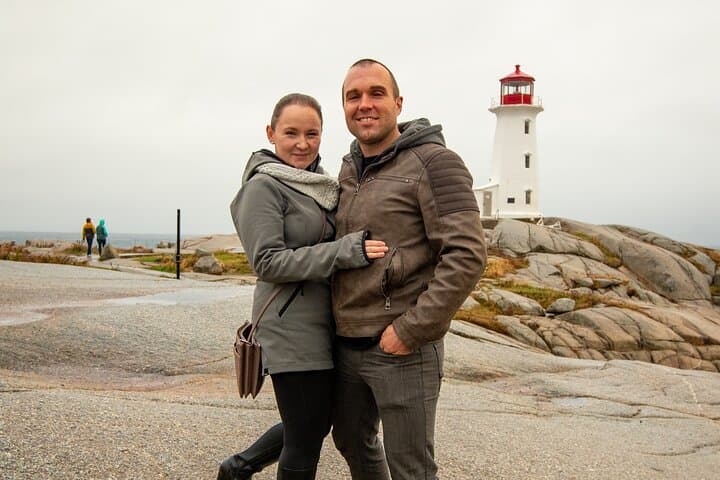 Halifax Premium Tour: Peggy's Cove, Citadel & Titanic Cemetery