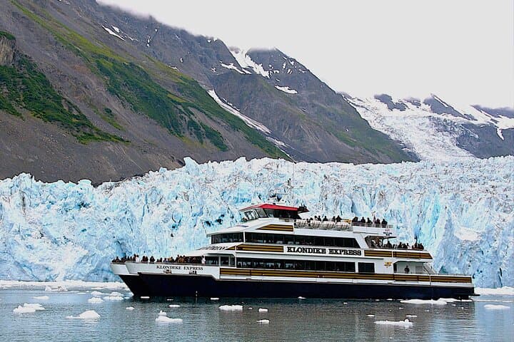 שייט בין 26 קרחונים במפרץ וויליאם סאונד, נהיגה עצמית