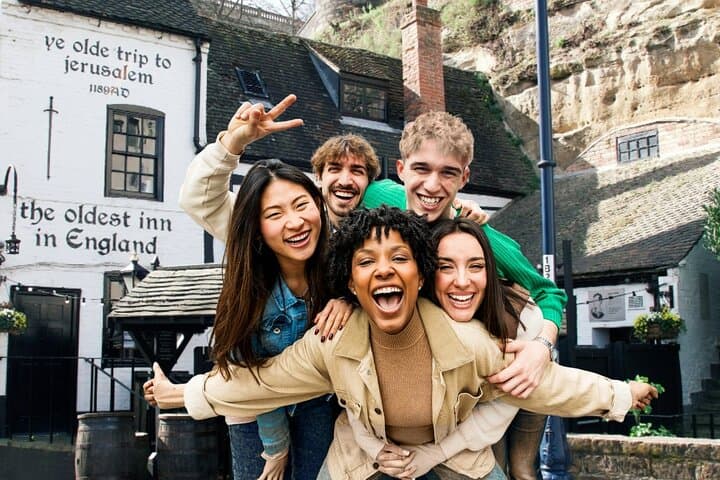 ציד נוטינגהאם: הליכה בעיר המנחה את עצמה וציד אוצרות מעמיק