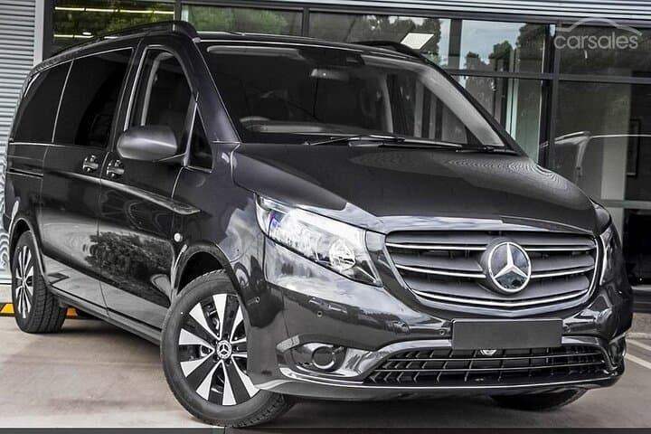 העברה פרטית מהגעה משדה התעופה בווינה VIE לעיר וינה ברכב ון מפואר