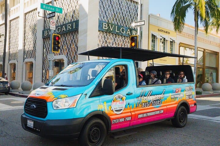 סיור בבתים של ידוענים בהוליווד, בברלי הילס ובאוטובוס פתוח