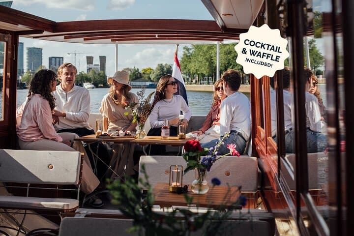 Amsterdam: Luxury Saloon Boat Cruise with Cocktails & Waffle