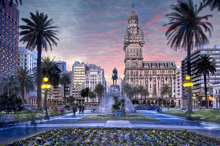 Tailor-made Montevideo: Private City Tour with a Local