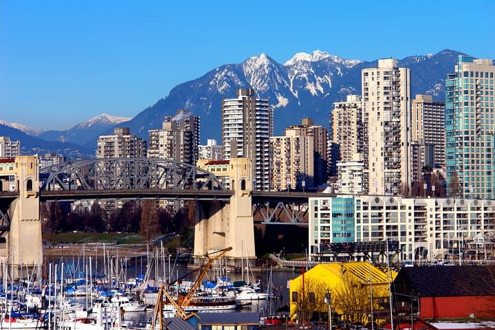 Vancouver Tour: Stanley Park, Granville Island & Capilano Bridge