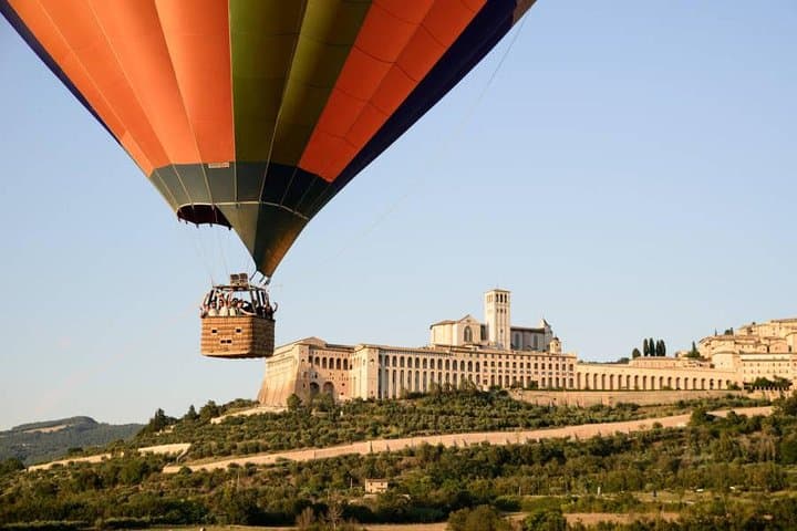 Professional hot air balloon rides at Assisi, Trasimeno in Umbria