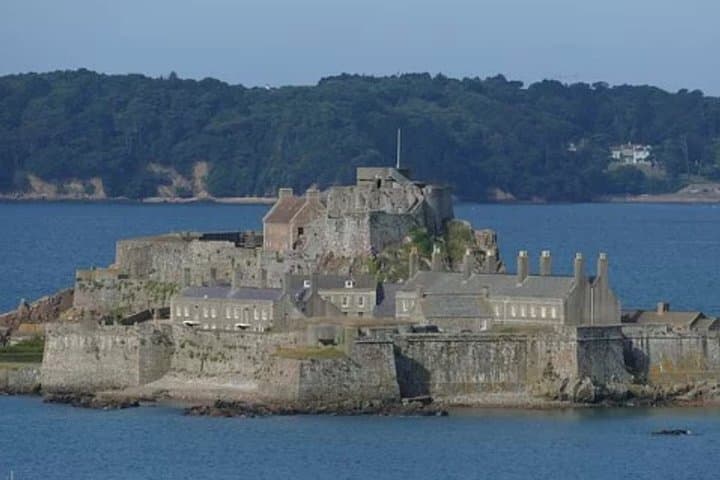 סיור הסירה המדהים לאורך החוף