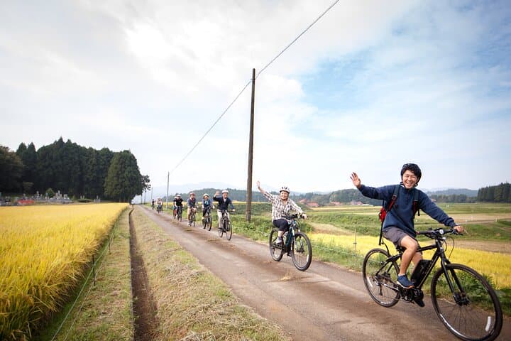 Guided Cycling Tour in Hagi with Sake Brewery Visit