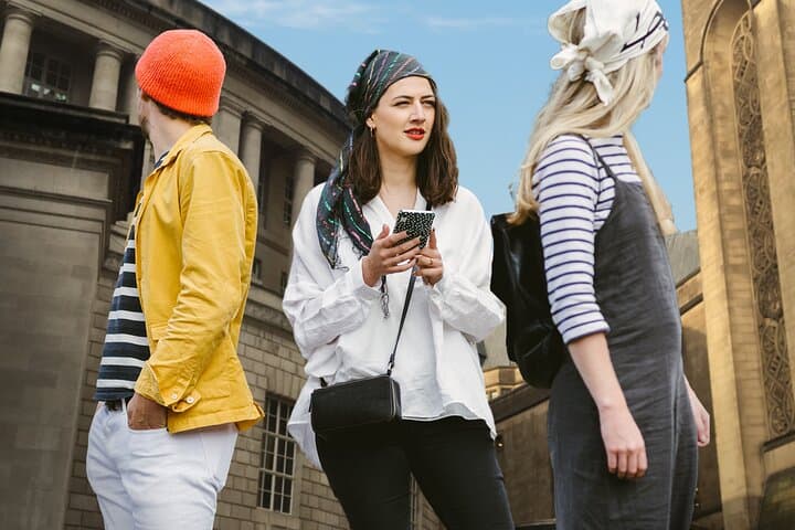 חיפוש אוצר מהנה וגמיש סביב מנצ'סטר עם רמזים מיסתוריים ואוצרות חבויים