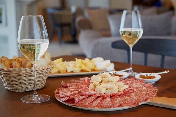 טעימת פרוסקו לא קונבנציונלית עם נוף מרהיב על כרמים