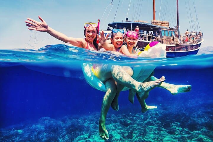 קרוז של פרננדש ללגונה הכחולה בקומינו ובגוזו