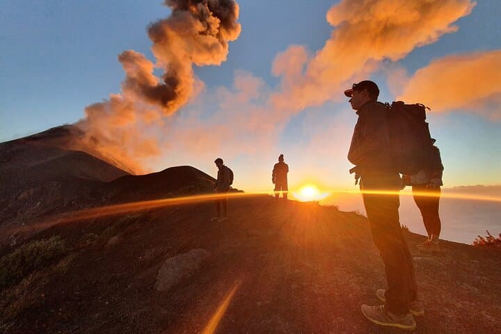 הרפתקת טיול לילה בהר געש אקטננגו