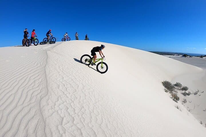 סיור דיונות בבוקר על אופני פאט בייק