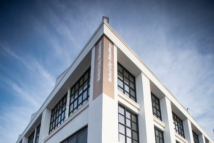 סיור במזקקת ריבול סיטי