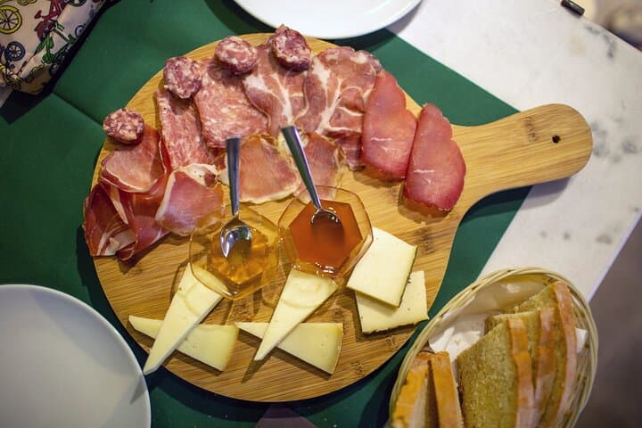Taste Umbria: Full Meal Walking Tour in Perugia by Do Eat Better