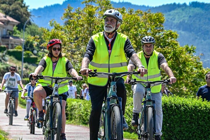 Electric bike tour with optional pick-up for cruisers
