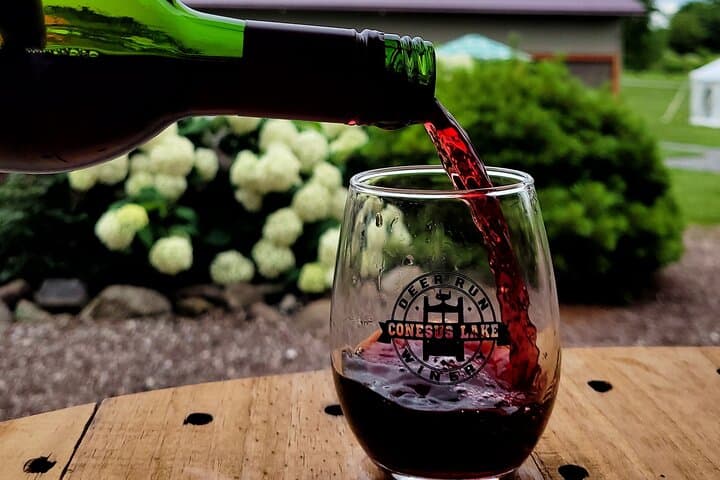 טעימת יין, שוקולד וגבינה משותפת באגם קונסוס