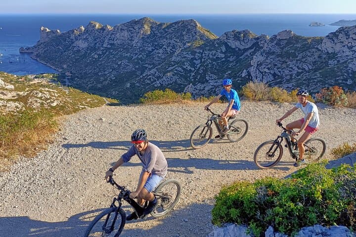 Ultimate Calanques Panoramic e-bike Ride – 3h (Small Group)