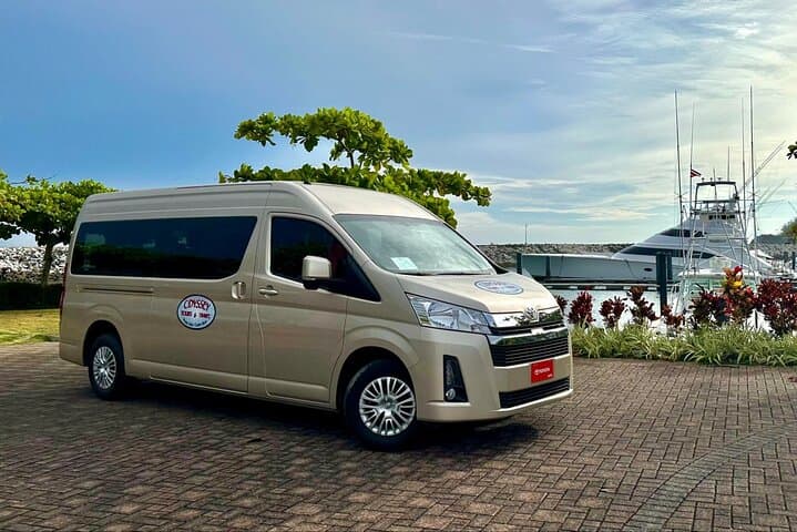 תחבורה פרטית מ-SJO ליאקו או להפך