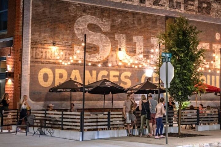 סיור עצמאי בארכיטקטורה של רובע המחסנים של טולדו