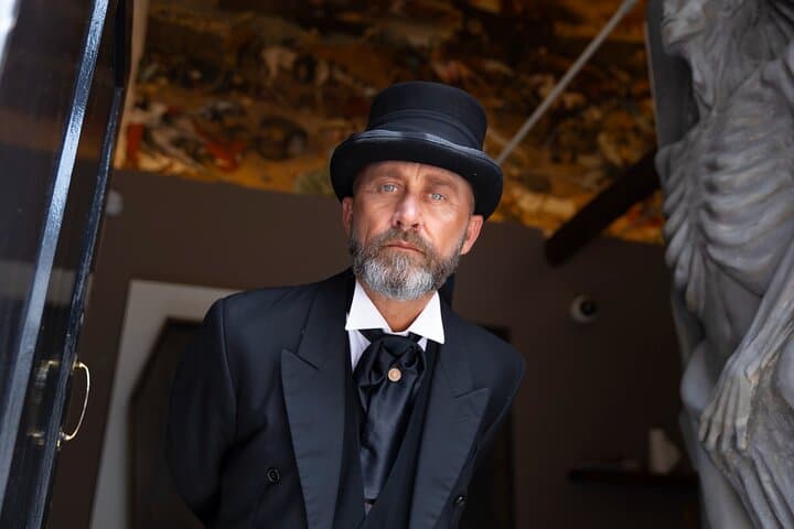 סיור במוזיאון של האירי - טקסים של מוות וחגיגת החיים