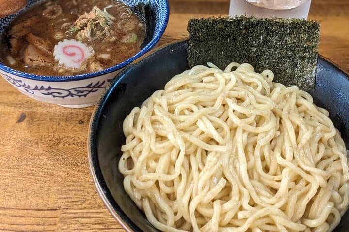 סיור בהימג'י עם ביקור בטירה וחווית ראמן אותנטית