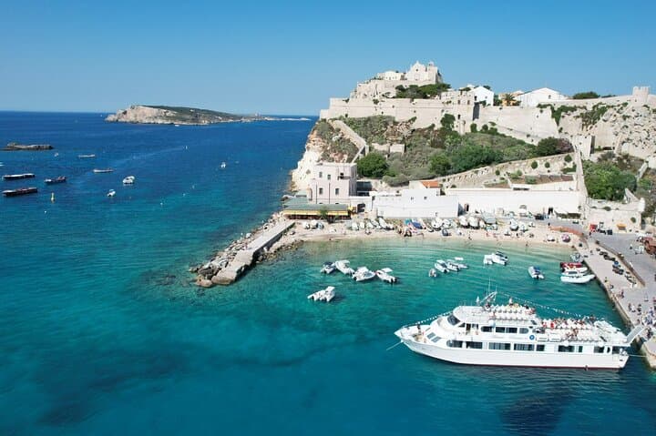 סיור מעבורת וסירה לאיולי טרמיטי מוויאסטה