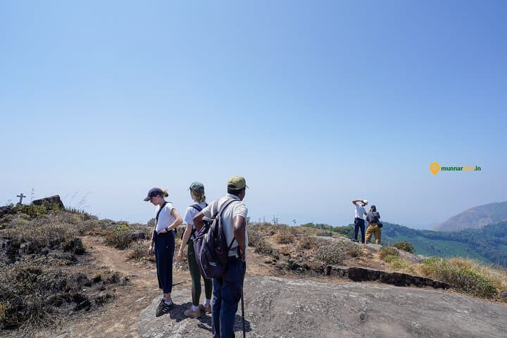 הליכת הרים במונאר (חצי יום) מאת מונאר אינפו