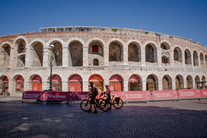 Verona e-bike tour: city center and panoramic views