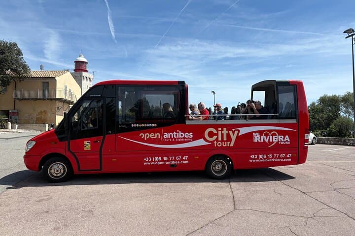 ביקור אנטיב ז'ואן לה פין באוטובוס פתוח.