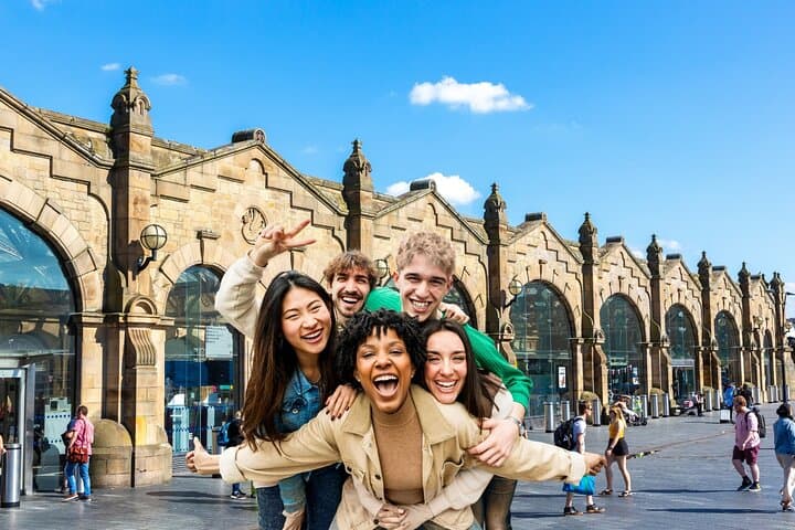 Sheffield: Self-Guided Walking Tour & Interactive Treasure Hunt