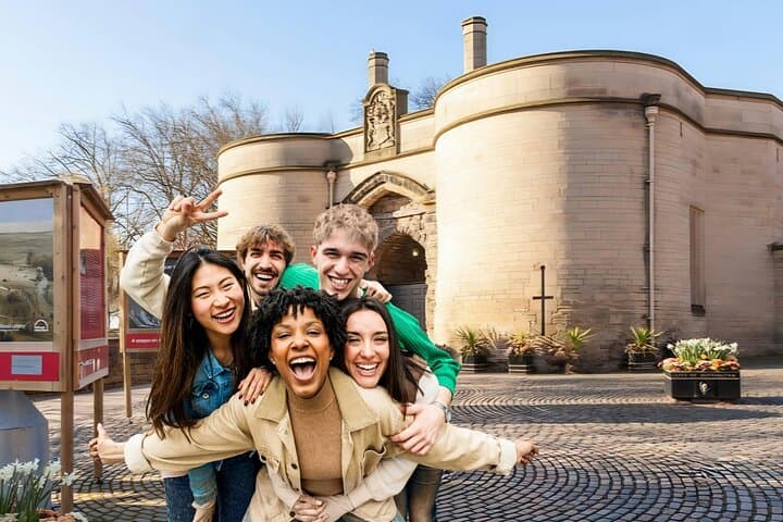 ציד נוטינגהאם: הליכה בעיר המנחה את עצמה וציד אוצרות מעמיק
