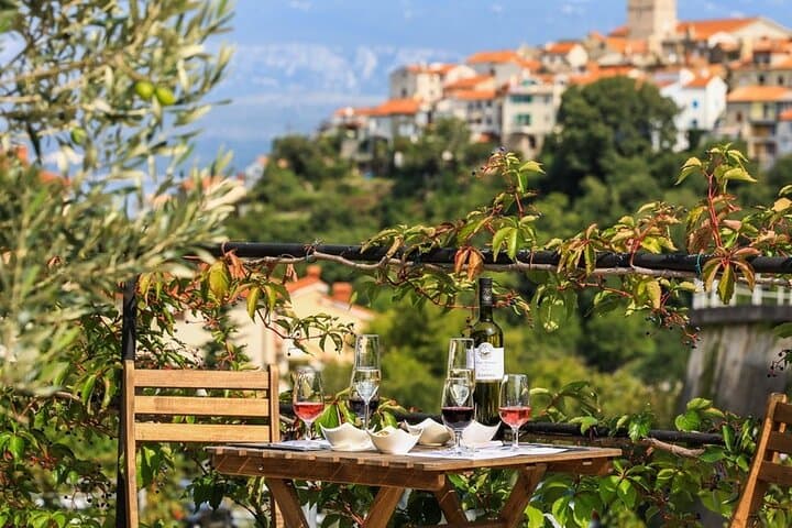 סיור ביקב וטעימה עם סומליה ב-KRK