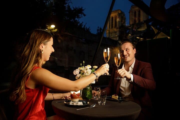 קרוז סיור ואוכל גנר של בנתאו פריזיאן בנהר הסן